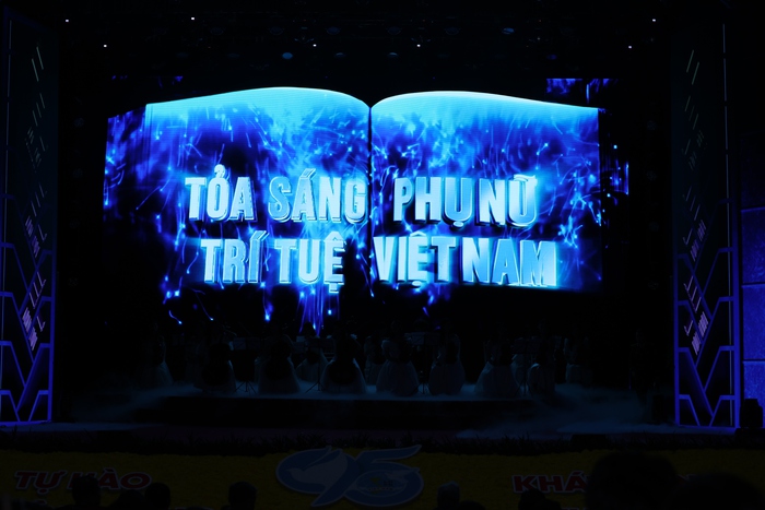Lắng đọng chương trình nghệ thuật "Hoa tháng 10" tại Lễ kỷ niệm 95 năm thành lập Hội LHPN Việt Nam- Ảnh 7.