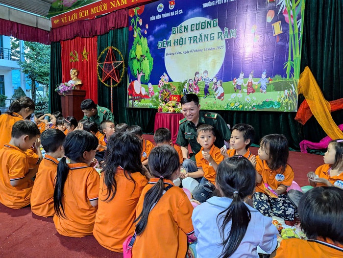 Điện Biên: Hơn 1.000 trẻ em vui Tết "Biên cương - Đêm hội trăng rằm"- Ảnh 3. Điện Biên: Hơn 1.000 trẻ em vui Tết "Biên cương - Đêm hội trăng rằm"- Ảnh 3.