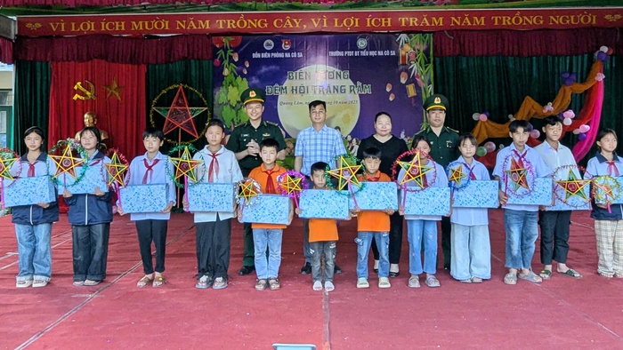 Điện Biên: Hơn 1.000 trẻ em vui Tết "Biên cương - Đêm hội trăng rằm"- Ảnh 2. Điện Biên: Hơn 1.000 trẻ em vui Tết "Biên cương - Đêm hội trăng rằm"- Ảnh 2.