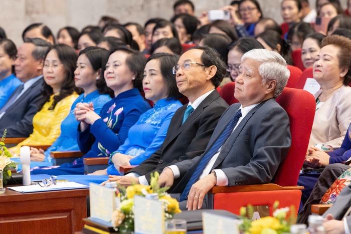 Bức tranh phụ nữ Việt Nam hôm nay đa sắc mà thống nhất: bản lĩnh - trí tuệ - nhân ái - sáng tạo - bền bỉ- Ảnh 3.