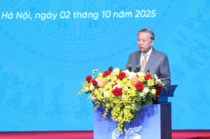 Bức tranh phụ nữ Việt Nam hôm nay đa sắc mà thống nhất: bản lĩnh - trí tuệ - nhân ái - sáng tạo - bền bỉ- Ảnh 1.