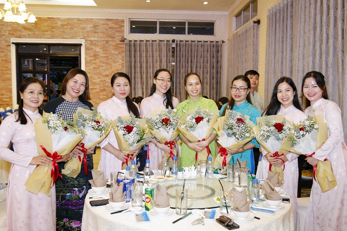Binh đoàn 20 gặp mặt tôn vinh lãnh đạo nữ và cán bộ Hội phụ nữ - Ảnh 2. Binh đoàn 20 gặp mặt tôn vinh lãnh đạo nữ và cán bộ Hội phụ nữ - Ảnh 2.