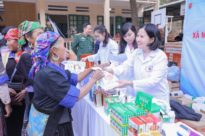 Chuyện chưa kể về 'nữ tướng' đứng sau thương hiệu Đông dược được hàng triệu người tin dùng- Ảnh 4. Chuyện chưa kể về 'nữ tướng' đứng sau thương hiệu Đông dược được hàng triệu người tin dùng- Ảnh 4.