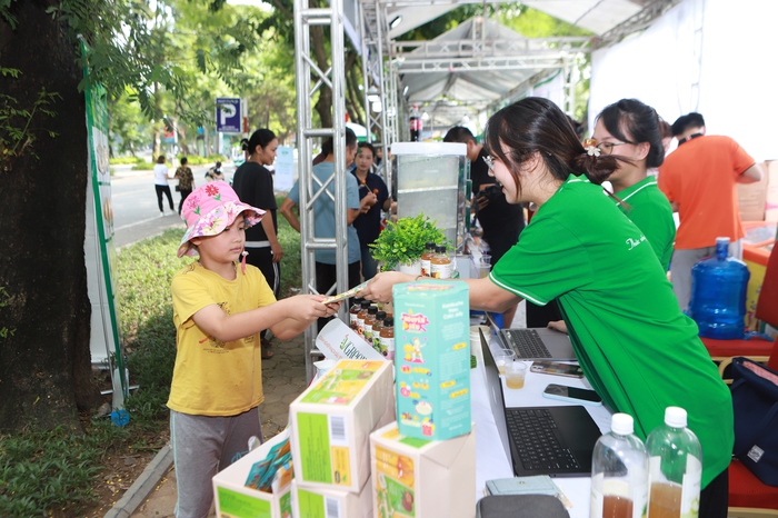 Đồ uống xanh của Vgreen tạo điểm nhấn tại Ngày hội "Phụ nữ nói không với thực phẩm không an toàn"- Ảnh 1. Đồ uống xanh của Vgreen tạo điểm nhấn tại Ngày hội "Phụ nữ nói không với thực phẩm không an toàn"- Ảnh 1.