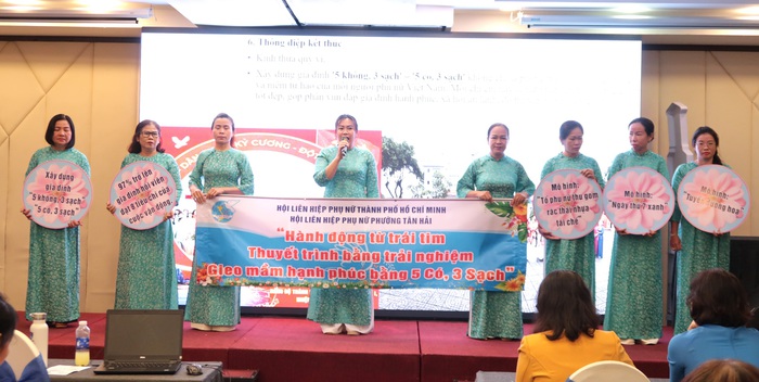 Giao lưu sáng kiến truyền thông xây dựng gia đình “5 không, 3 sạch”; “5 có, 3 sạch”- Ảnh 4. Giao lưu sáng kiến truyền thông xây dựng gia đình “5 không, 3 sạch”; “5 có, 3 sạch”- Ảnh 4.