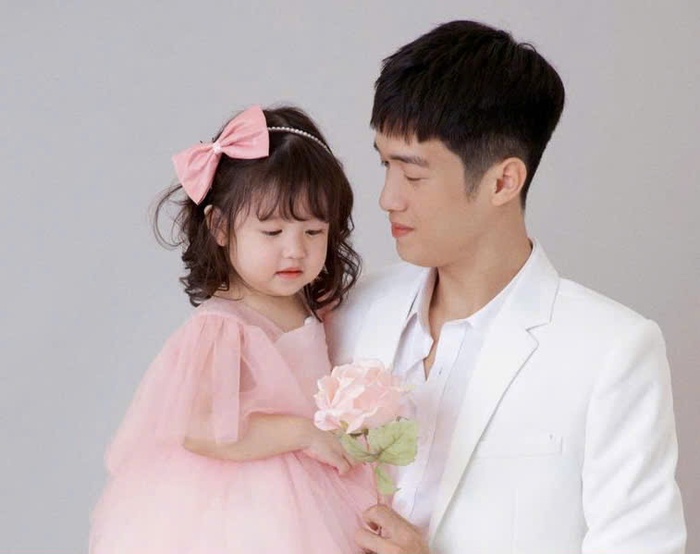 Với Hoàng, mỗi ngày bên con là một món quà – một hành trình yêu thương không có chỗ cho sự than thở Với Hoàng, mỗi ngày bên con là một món quà – một hành trình yêu thương không có chỗ cho sự than thở