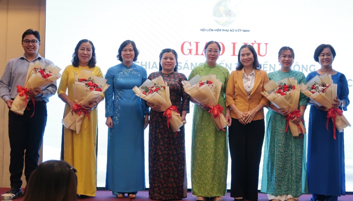 Giao lưu sáng kiến truyền thông xây dựng gia đình “5 không, 3 sạch”; “5 có, 3 sạch”- Ảnh 6. Giao lưu sáng kiến truyền thông xây dựng gia đình “5 không, 3 sạch”; “5 có, 3 sạch”- Ảnh 6.