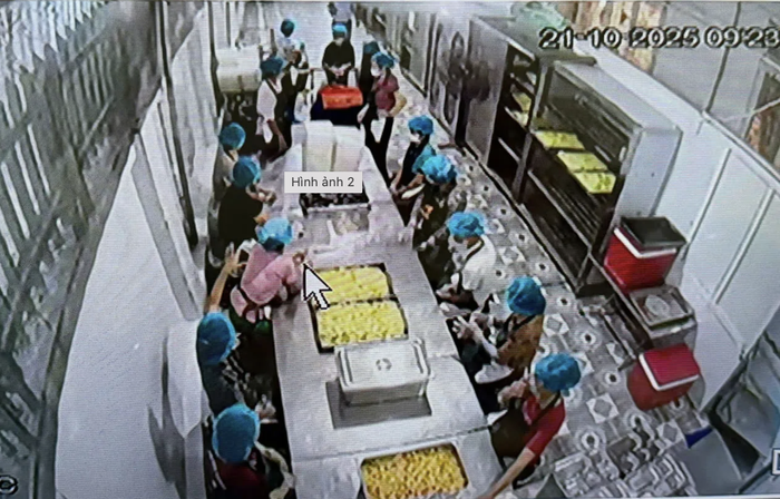 Cận cảnh bữa ăn bán trú trường Tiểu học Cự Khê sau vụ việc "thịt ôi, trứng hỏng"- Ảnh 2. Cận cảnh bữa ăn bán trú trường Tiểu học Cự Khê sau vụ việc "thịt ôi, trứng hỏng"- Ảnh 2.