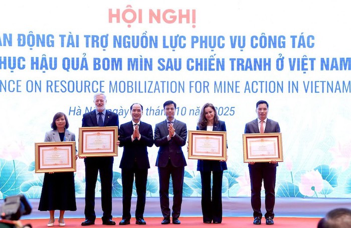 Việt Nam vận động nguồn lực khắc phục hậu quả bom mìn sau chiến tranh - Ảnh 4. Việt Nam vận động nguồn lực khắc phục hậu quả bom mìn sau chiến tranh - Ảnh 4.