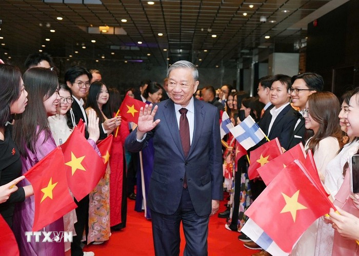 Tổng Bí thư và Phu nhân bắt đầu thăm chính thức Cộng hòa Phần Lan- Ảnh 3. Tổng Bí thư và Phu nhân bắt đầu thăm chính thức Cộng hòa Phần Lan- Ảnh 3.