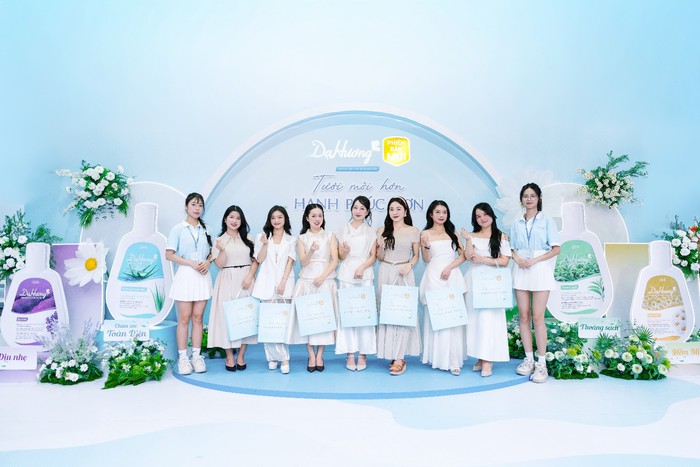 Chạm Phiên Bản Mới - thông điệp Dạ Hương gửi tới phái đẹp nhân dịp 20/10- Ảnh 3. Chạm Phiên Bản Mới - thông điệp Dạ Hương gửi tới phái đẹp nhân dịp 20/10- Ảnh 3.