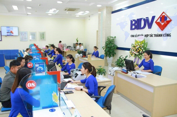 Nữ Phó Tổng Giám đốc BIDV nhận Giải thưởng "Bông hồng vàng 2025"- Ảnh 1. Nữ Phó Tổng Giám đốc BIDV nhận Giải thưởng "Bông hồng vàng 2025"- Ảnh 1.