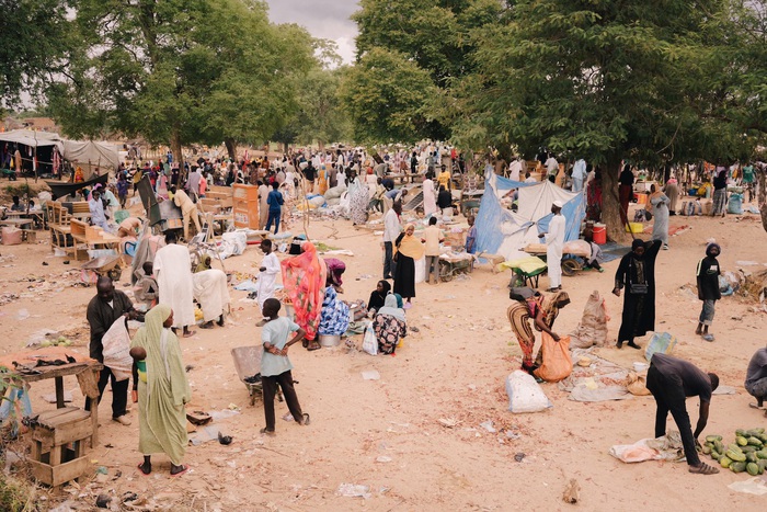 Phụ nữ Sudan sống chật vật trong các trại tị nạn giữa sa mạc- Ảnh 1. Phụ nữ Sudan sống chật vật trong các trại tị nạn giữa sa mạc- Ảnh 1.