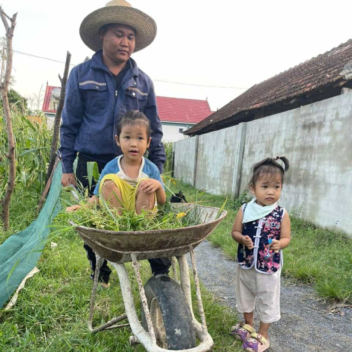 Vợ bỏ đi, người đàn ông cơ cực nuôi 2 con nhỏ, chăm bố liệt giường- Ảnh 2. Vợ bỏ đi, người đàn ông cơ cực nuôi 2 con nhỏ, chăm bố liệt giường- Ảnh 2.