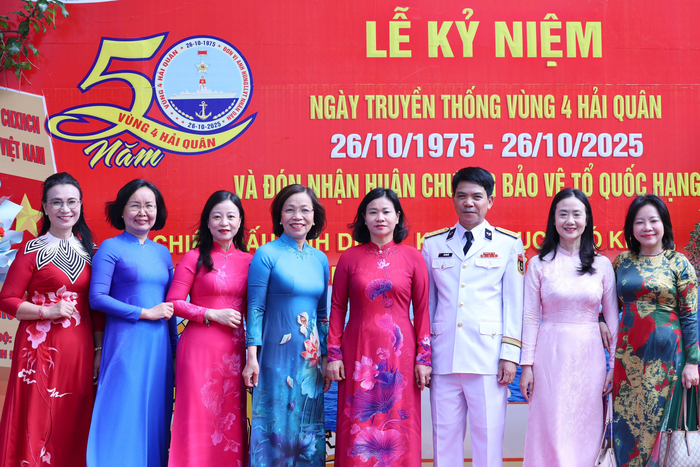 Đồng chí Nguyễn Thị Tuyến dự Lễ kỷ niệm 50 năm Ngày truyền thống Vùng 4 Hải quân - Ảnh 6.