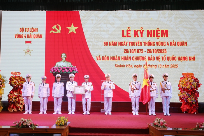 Đồng chí Nguyễn Thị Tuyến dự Lễ kỷ niệm 50 năm Ngày truyền thống Vùng 4 Hải quân - Ảnh 4.