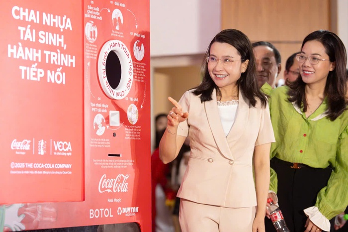 Phát động chương trình ‘Chai nhựa tái sinh, hành trình tiếp nối’- Ảnh 2. Phát động chương trình ‘Chai nhựa tái sinh, hành trình tiếp nối’- Ảnh 2.