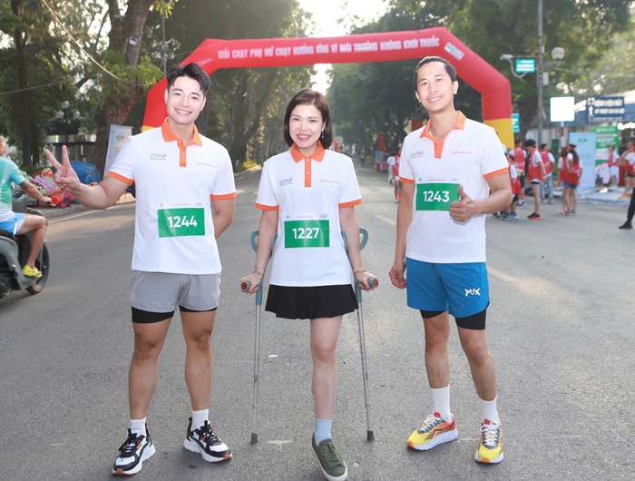 Hoa khôi Bế Thị Băng cùng đạo diễn Huy Lio và MC - ca sĩ Bùi Phúc Anh Hoa khôi Bế Thị Băng cùng đạo diễn Huy Lio và MC - ca sĩ Bùi Phúc Anh