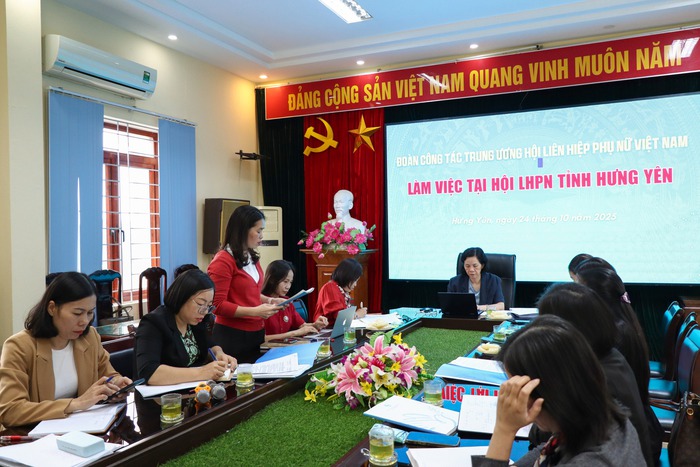 Đoàn công tác TƯ Hội LHPN Việt Nam kiểm tra, đánh giá hoạt động các cấp Hội Phụ nữ tỉnh Hưng Yên- Ảnh 2. Đoàn công tác TƯ Hội LHPN Việt Nam kiểm tra, đánh giá hoạt động các cấp Hội Phụ nữ tỉnh Hưng Yên- Ảnh 2.