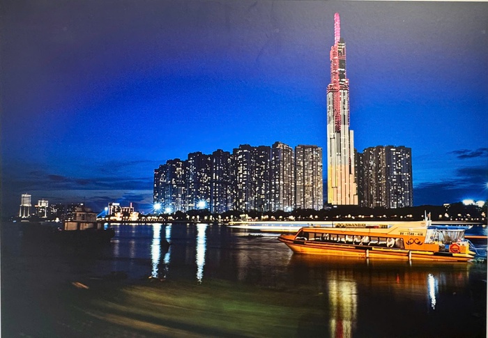 "Nhịp sống Sài Gòn" - Ảnh: Trần Thế Phong "Nhịp sống Sài Gòn" - Ảnh: Trần Thế Phong