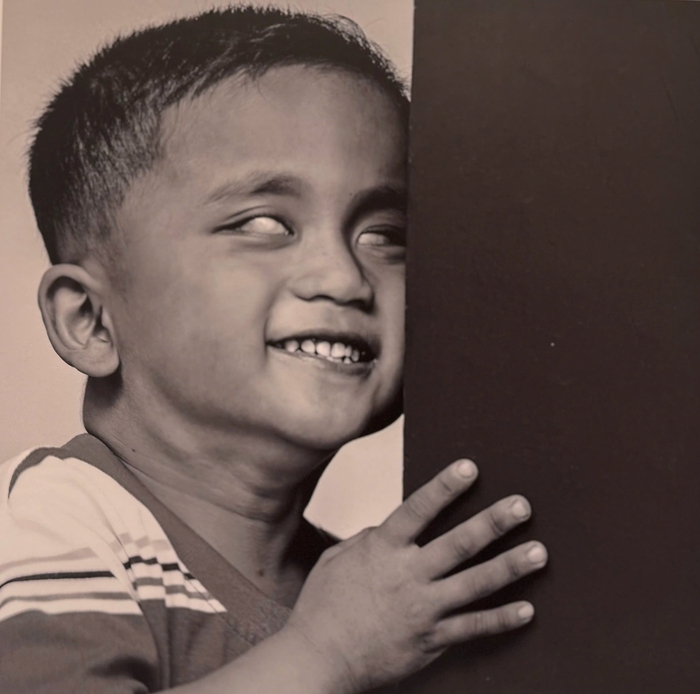 Tác phẩm "Vượt qua bóng tối" - Ảnh: Trần Thế Phong Tác phẩm "Vượt qua bóng tối" - Ảnh: Trần Thế Phong