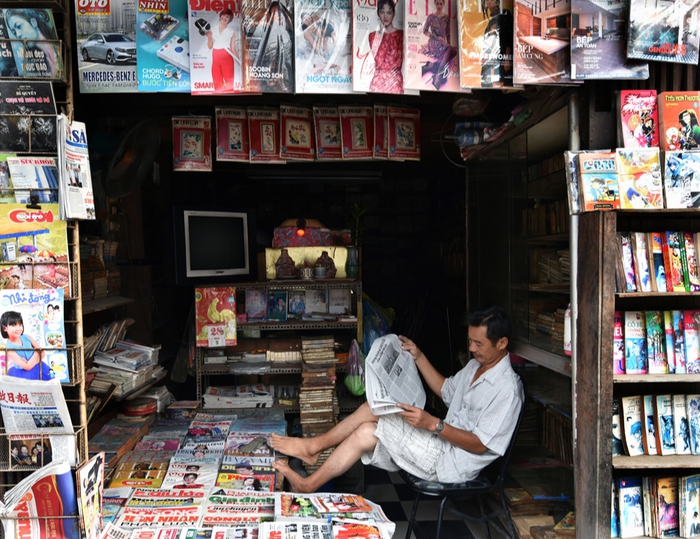 Đọc báo - Ảnh: Trần Thế Phong Đọc báo - Ảnh: Trần Thế Phong