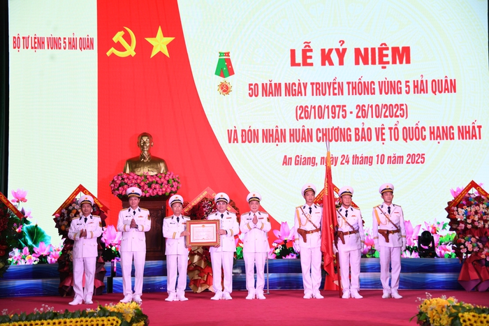 Hải quân: "Lá chắn thép" 50 năm vững vàng bảo vệ chủ quyền biển, đảo - Ảnh 4. Hải quân: "Lá chắn thép" 50 năm vững vàng bảo vệ chủ quyền biển, đảo - Ảnh 4.