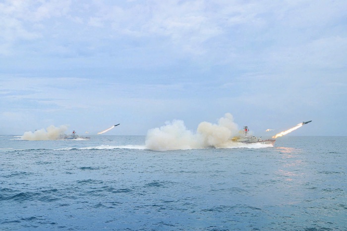 Hải quân: "Lá chắn thép" 50 năm vững vàng bảo vệ chủ quyền biển, đảo - Ảnh 3. Hải quân: "Lá chắn thép" 50 năm vững vàng bảo vệ chủ quyền biển, đảo - Ảnh 3.