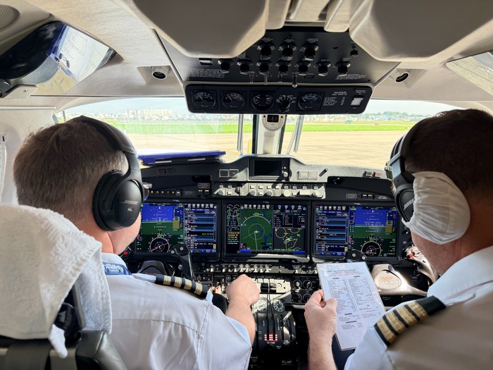 Bay hiệu chuẩn tạy Sân bay Long Thành: Hệ thống giám sát hàng không, giám sát tự động vận hành ổn định- Ảnh 1. Bay hiệu chuẩn tạy Sân bay Long Thành: Hệ thống giám sát hàng không, giám sát tự động vận hành ổn định- Ảnh 1.