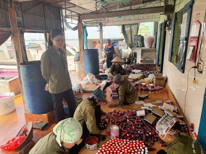 Hương vị biển từ giọt mắm quê tạo việc làm cho phụ nữ Nghĩa Lâm- Ảnh 2. Hương vị biển từ giọt mắm quê tạo việc làm cho phụ nữ Nghĩa Lâm- Ảnh 2.