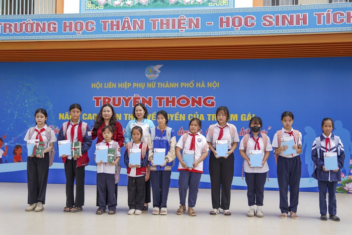Hội LHPN Hà Nội: Lan tỏa thông điệp bảo vệ, trao quyền cho trẻ em gái- Ảnh 6. Hội LHPN Hà Nội: Lan tỏa thông điệp bảo vệ, trao quyền cho trẻ em gái- Ảnh 6.