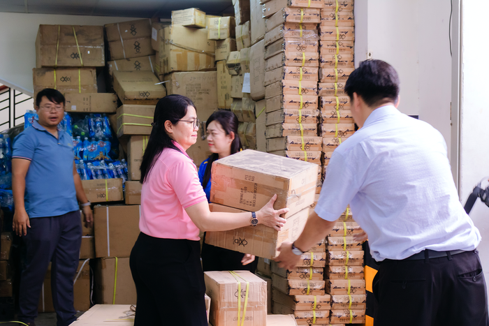 TPHCM chuyển hơn 70 tấn hàng hóa, chia sẻ khó khăn với đồng bào bị thiên tai- Ảnh 1.