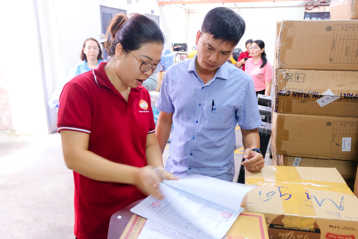 TPHCM chuyển hơn 70 tấn hàng hóa, chia sẻ khó khăn với đồng bào bị thiên tai- Ảnh 6.