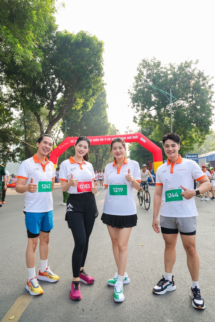 Đạo diễn Huy Lio, Hoa khôi Vũ Hương Giang, diễn viên Thanh Hương, MC - ca sĩ Bùi Phúc Anh (từ trái qua)