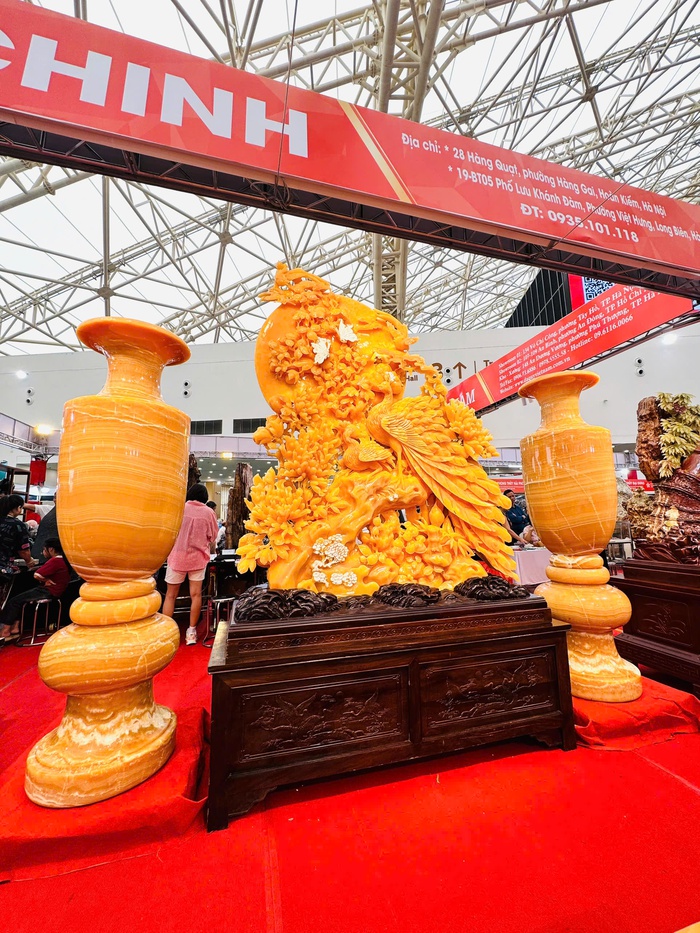 Hội chợ Mùa Thu 2025: Mặt hàng đá quý tinh xảo thu hút người xem- Ảnh 1.