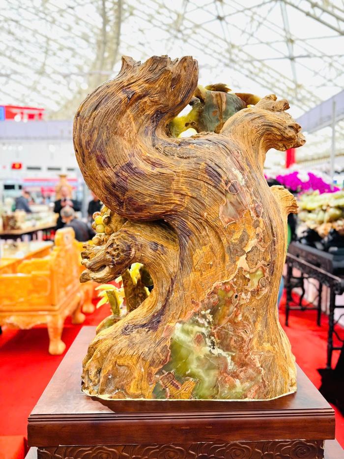 Hội chợ Mùa Thu 2025: Mặt hàng đá quý tinh xảo thu hút người xem- Ảnh 5.