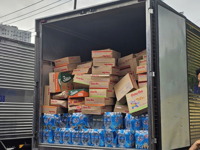 TPHCM chuyển hơn 70 tấn hàng hóa, chia sẻ khó khăn với đồng bào bị thiên tai- Ảnh 8.