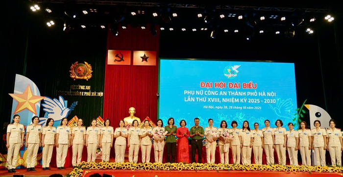 Tiếp tục nâng cao vai trò, bản lĩnh và sức sáng tạo của Phụ nữ Công an Thủ đô- Ảnh 5.