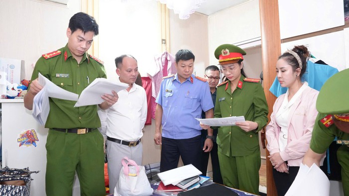 Nữ hiệu trưởng bị bắt vì lập khống chứng từ, chiếm đoạt hàng trăm triệu đồng- Ảnh 1.