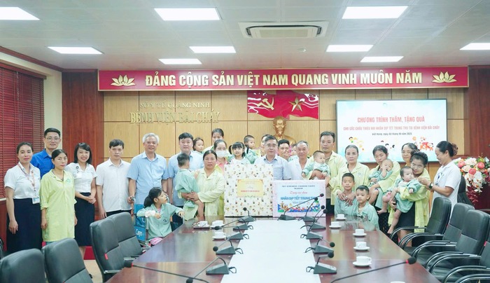 MTTQ tỉnh Quảng Ninh thăm, tặng quà Trung thu cho các bệnh nhi - Ảnh 1.