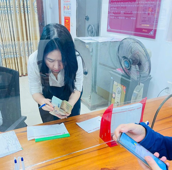 Cán bộ ngân hàng nhanh trí giúp người phụ nữ không mất 160 triệu đồng- Ảnh 1.
