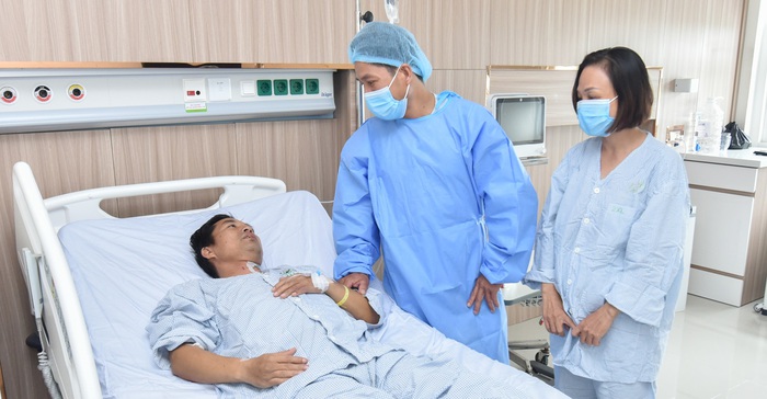 Y sĩ quân y được hồi sinh từ lá gan hiến tặng của anh ruột- Ảnh 1.