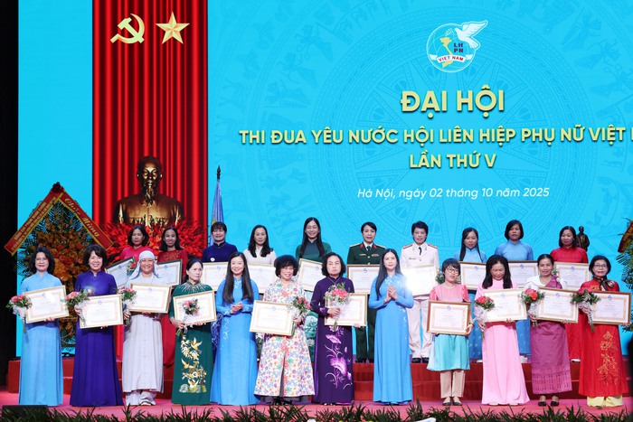 Những hình ảnh đẹp tại Lễ kỷ niệm 95 năm thành lập Hội LHPN Việt Nam- Ảnh 16. Những hình ảnh đẹp tại Lễ kỷ niệm 95 năm thành lập Hội LHPN Việt Nam- Ảnh 16.