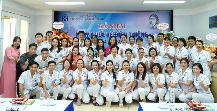 Tập thể nữ Bệnh viện Ung bướu Hà Nội