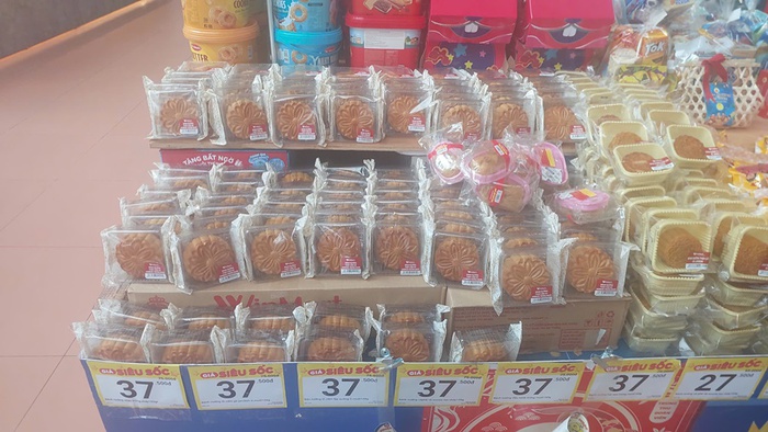 Quầy bánh Hà Nội treo biển "giá sốc" 100.000 đồng/3 chiếc sát ngày rằm Trung thu- Ảnh 5.