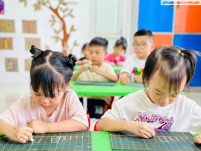 Hà Nội: Dự kiến phí trông giữ học sinh ngoài giờ tối đa 12.000 đồng/giờ, bỏ khoản thu dạy 2 buổi/ngày- Ảnh 1. Hà Nội: Dự kiến phí trông giữ học sinh ngoài giờ tối đa 12.000 đồng/giờ, bỏ khoản thu dạy 2 buổi/ngày- Ảnh 1.