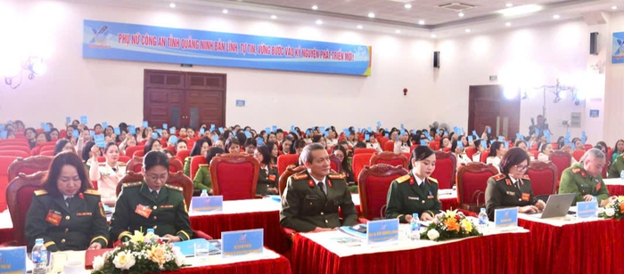 Phụ nữ Công an tỉnh Quảng Ninh thích ứng nhanh hơn với chuyển đổi số và công tác phục vụ Nhân dân- Ảnh 4. Phụ nữ Công an tỉnh Quảng Ninh thích ứng nhanh hơn với chuyển đổi số và công tác phục vụ Nhân dân- Ảnh 4.