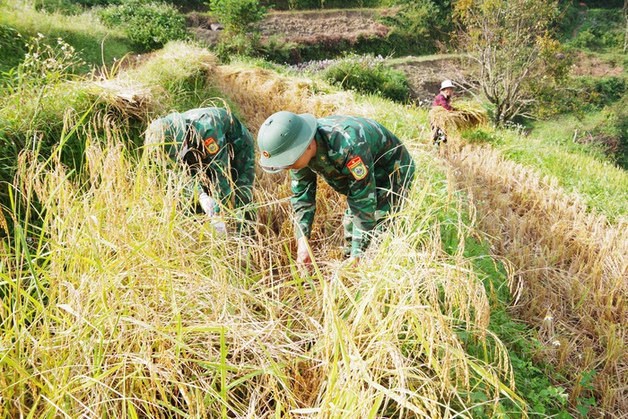 Được tiếp cận đầy đủ thông tin mới giúp người dân biên giới thay đổi nhận thức và hành động- Ảnh 5. Được tiếp cận đầy đủ thông tin mới giúp người dân biên giới thay đổi nhận thức và hành động- Ảnh 5.