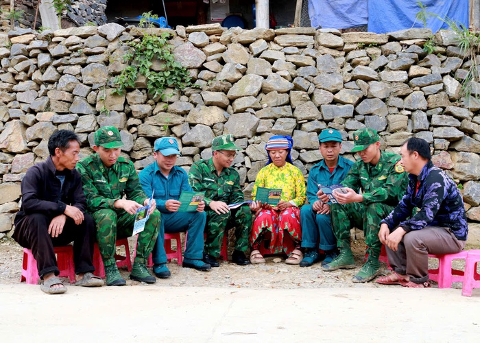 Được tiếp cận đầy đủ thông tin mới giúp người dân biên giới thay đổi nhận thức và hành động- Ảnh 6. Được tiếp cận đầy đủ thông tin mới giúp người dân biên giới thay đổi nhận thức và hành động- Ảnh 6.