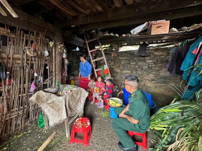 Được tiếp cận đầy đủ thông tin mới giúp người dân biên giới thay đổi nhận thức và hành động- Ảnh 2. Được tiếp cận đầy đủ thông tin mới giúp người dân biên giới thay đổi nhận thức và hành động- Ảnh 2.